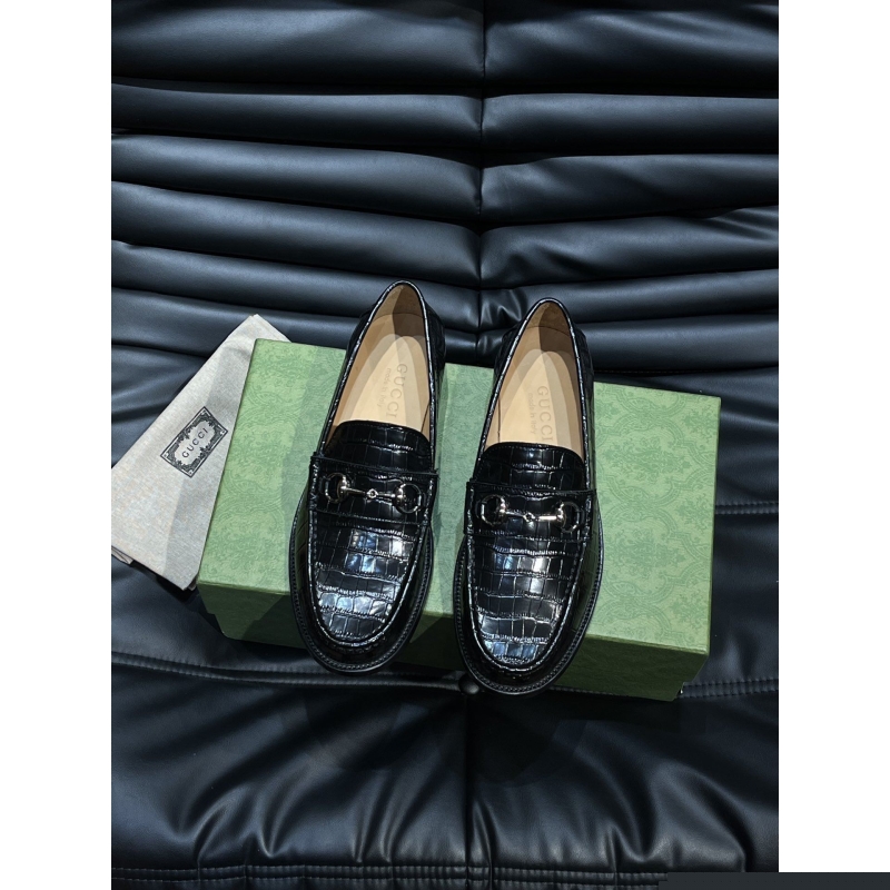 G*u*i leather shoes